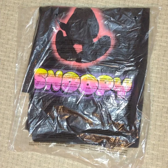 Peanuts Snoopy Silhouette Airbrushed T-Shirt. Men's Large. Unisex. NWT. - Picture 3 of 3